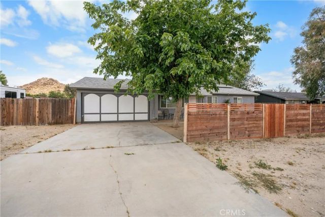 17152 Schollview Avenue, Palmdale, CA 93591