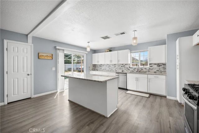 17152 Schollview Avenue, Palmdale, CA 93591