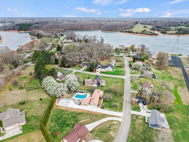 96 Maple Dr, Winchester, TN 37398