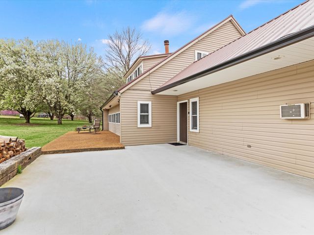 96 Maple Dr, Winchester, TN 37398