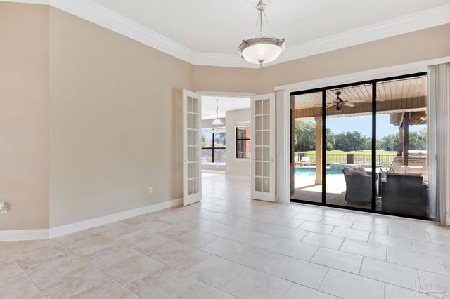2858 Pga Blvd, Navarre, FL 32566