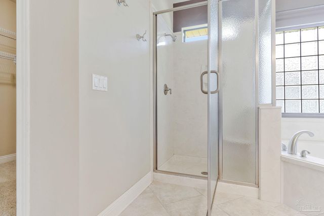 2858 Pga Blvd, Navarre, FL 32566