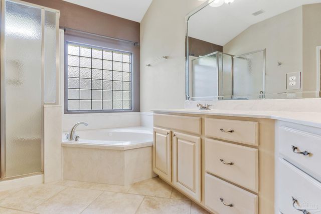 2858 Pga Blvd, Navarre, FL 32566