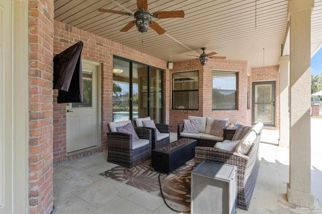 2858 Pga Blvd, Navarre, FL 32566