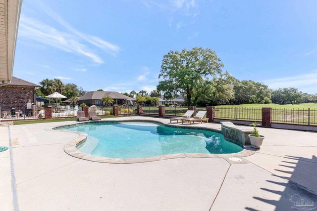2858 Pga Blvd, Navarre, FL 32566
