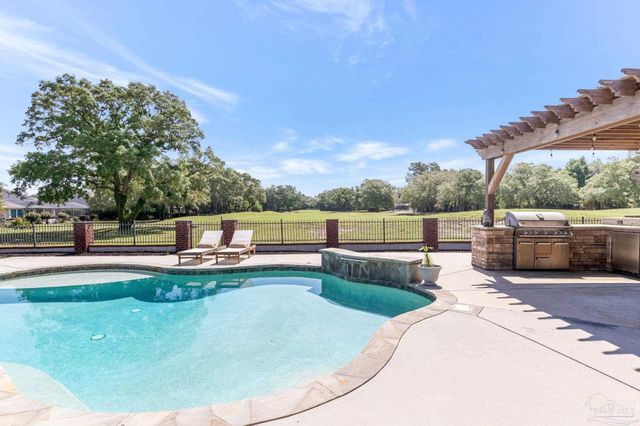 2858 Pga Blvd, Navarre, FL 32566
