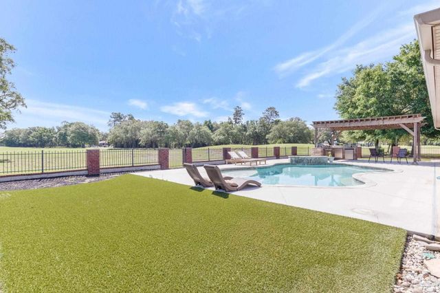 2858 Pga Blvd, Navarre, FL 32566