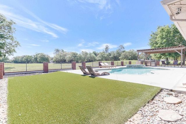 2858 Pga Blvd, Navarre, FL 32566