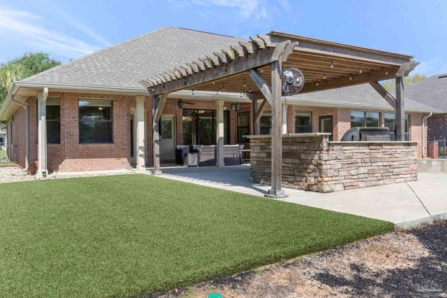 2858 Pga Blvd, Navarre, FL 32566