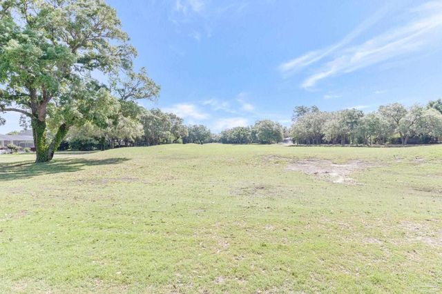 2858 Pga Blvd, Navarre, FL 32566
