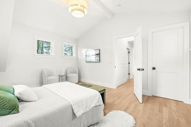 8 Oakdale Ave, Wellesley, MA 02482