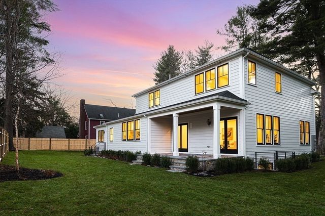 8 Oakdale Ave, Wellesley, MA 02482