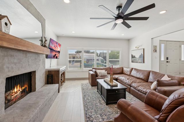 845 N Sunrise Ave, Ripon, CA 95366
