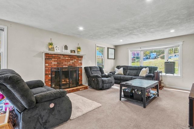 17 Summer Street, Tyngsborough, MA 01879