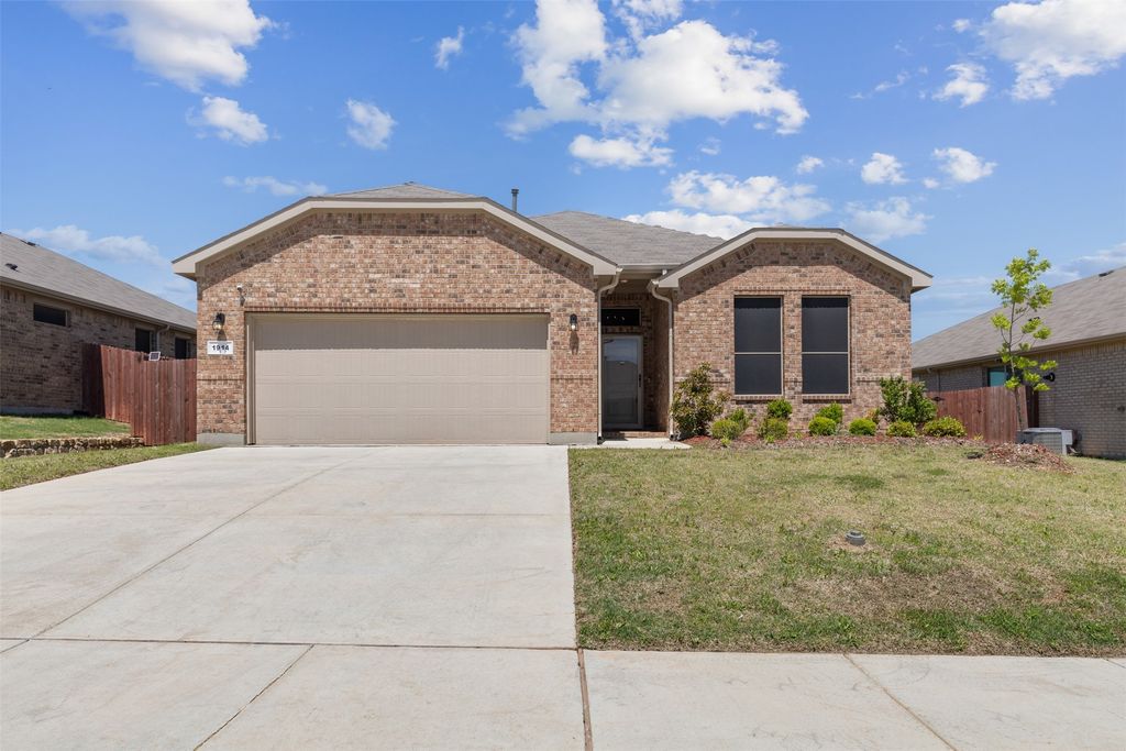 1914 Albany Lane, Cleburne, TX 76033