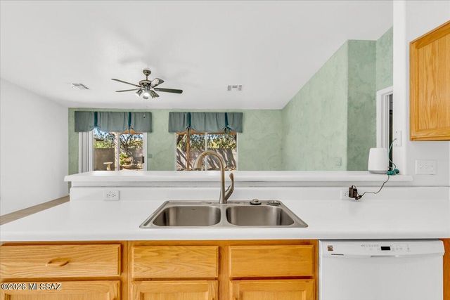 10009 E Moonstruck Way, Tucson, AZ 85747