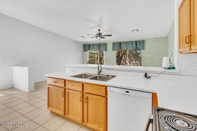 10009 E Moonstruck Way, Tucson, AZ 85747