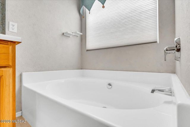 10009 E Moonstruck Way, Tucson, AZ 85747