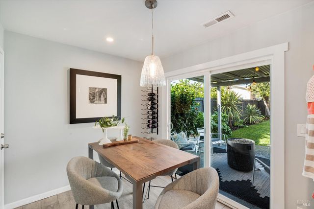 217 S Coombs St, Napa, CA 94559