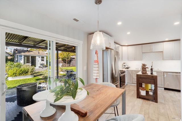 217 S Coombs St, Napa, CA 94559