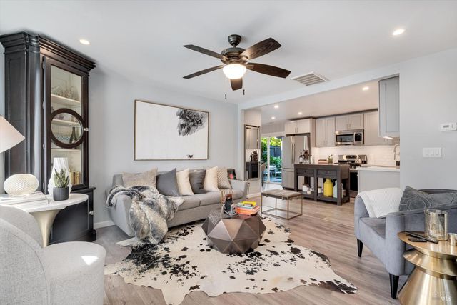 217 S Coombs St, Napa, CA 94559