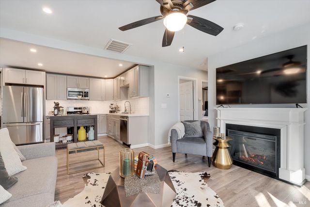 217 S Coombs St, Napa, CA 94559