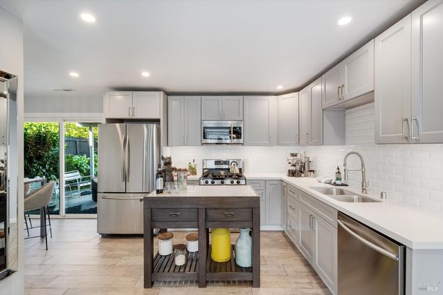 217 S Coombs St, Napa, CA 94559