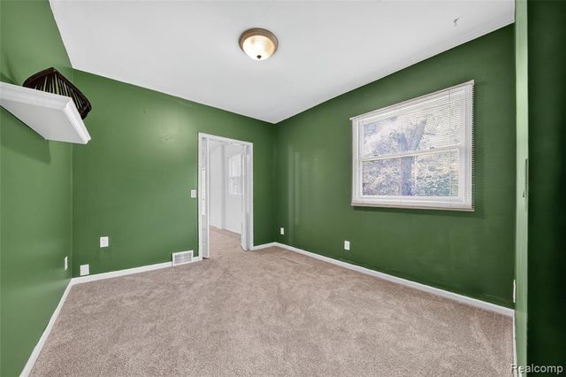 5370 Whipple Lake Road, Clarkston, MI 48348