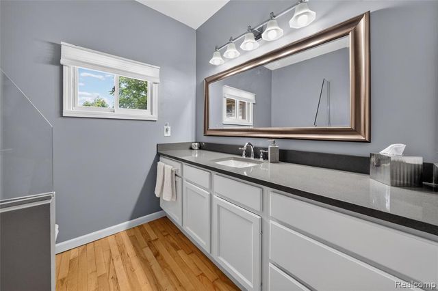 5370 Whipple Lake Road, Clarkston, MI 48348