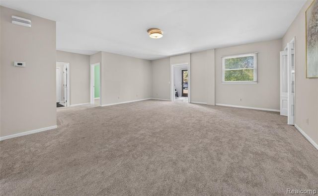 5370 Whipple Lake Road, Clarkston, MI 48348