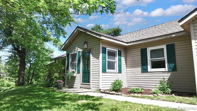 5370 Whipple Lake Road, Clarkston, MI 48348