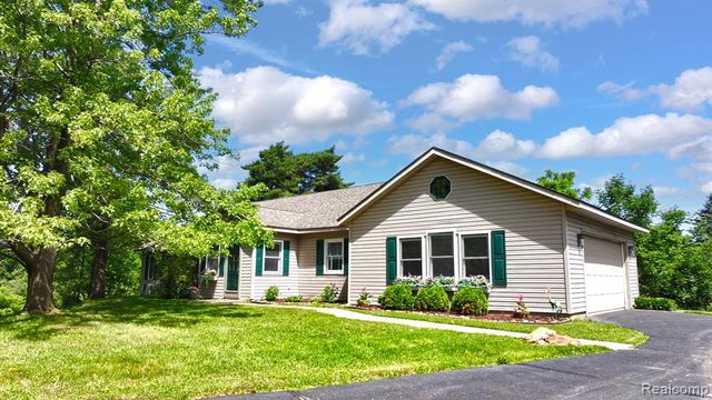 5370 Whipple Lake Road, Clarkston, MI 48348