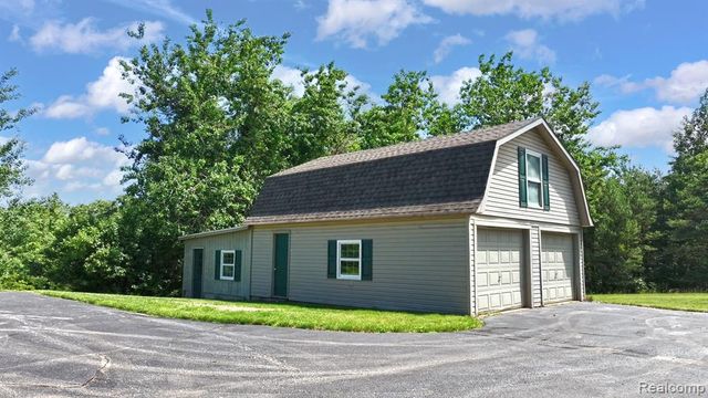 5370 Whipple Lake Road, Clarkston, MI 48348