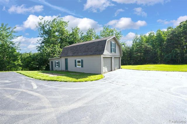 5370 Whipple Lake Road, Clarkston, MI 48348