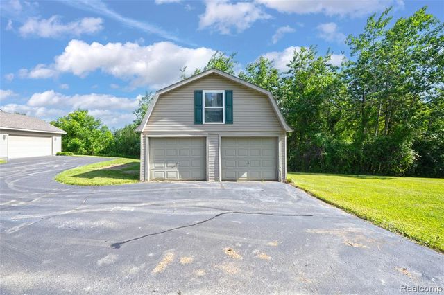 5370 Whipple Lake Road, Clarkston, MI 48348