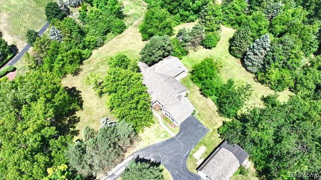 5370 Whipple Lake Road, Clarkston, MI 48348