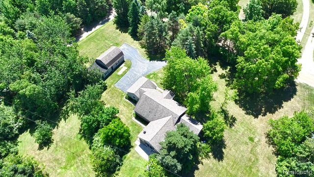 5370 Whipple Lake Road, Clarkston, MI 48348
