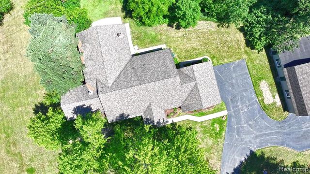 5370 Whipple Lake Road, Clarkston, MI 48348