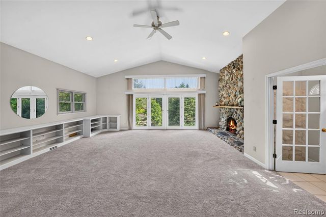 5370 Whipple Lake Road, Clarkston, MI 48348