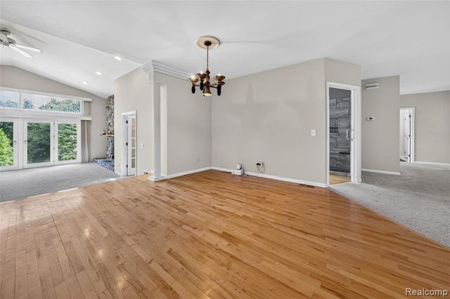 5370 Whipple Lake Road, Clarkston, MI 48348