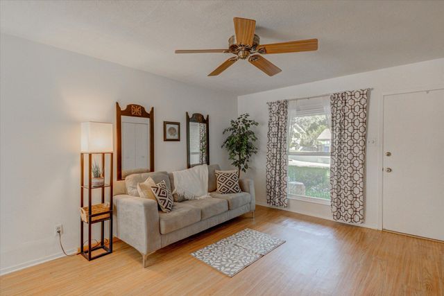 815 Hill Wood DR, Austin, TX 78745