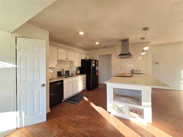 6051 Oakdale Court, Watauga, TX 76148