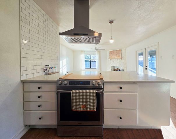 6051 Oakdale Court, Watauga, TX 76148