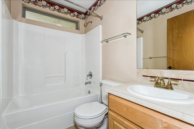 1213 N Hamilton Cir, Derby, KS 67037