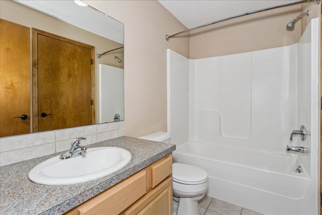 1213 N Hamilton Cir, Derby, KS 67037
