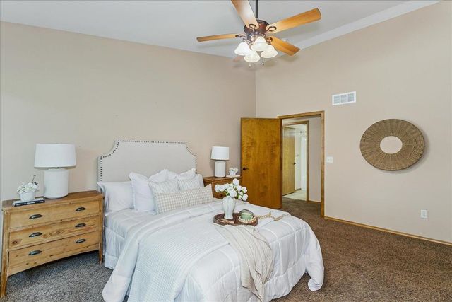 1213 N Hamilton Cir, Derby, KS 67037