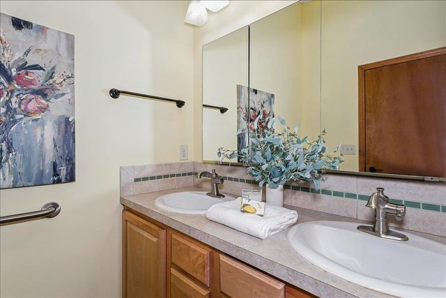 1213 N Hamilton Cir, Derby, KS 67037