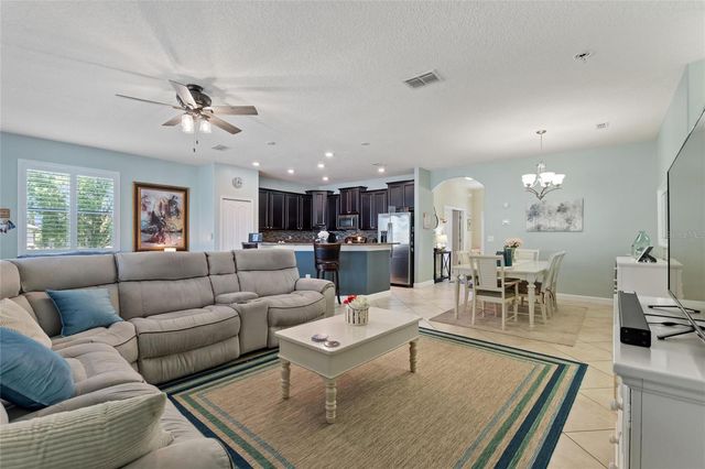 8961 DOVE VALLEY WAY, Davenport, FL 33896