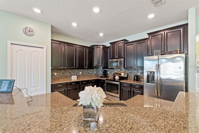 8961 DOVE VALLEY WAY, Davenport, FL 33896