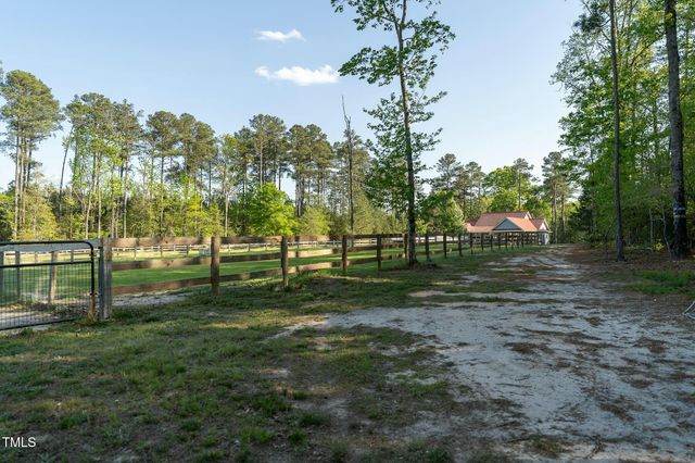104 Bridle Path Lane, Carthage, NC 28327